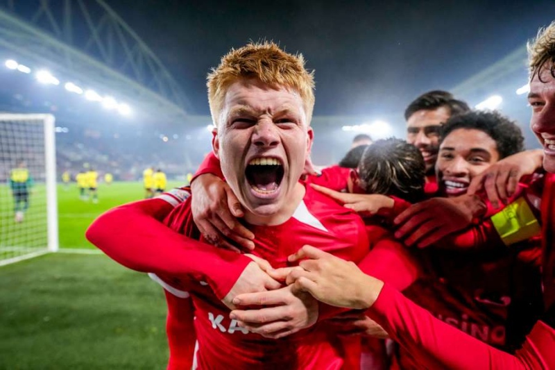Real Madrid chi 60 triệu mua tiền vệ Kees Smit từ AZ Alkmaar