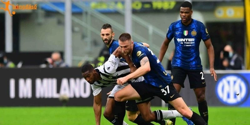 Màn đối đầu kịch liệt của Inter Milan và Udinese